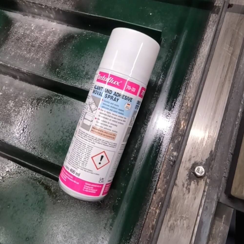 70-33 Odstraňovač lepidiel a tesnení